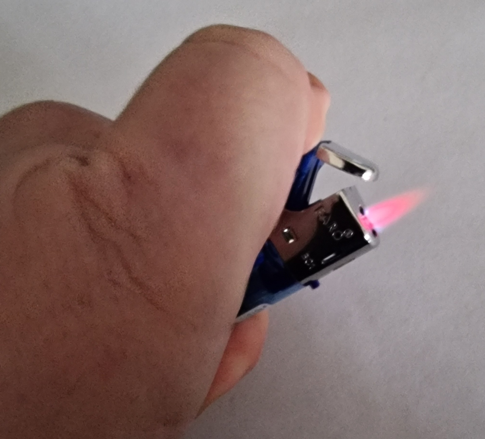 Zapalovač QiiM Turbo 472 transparent, plnící, 1ks